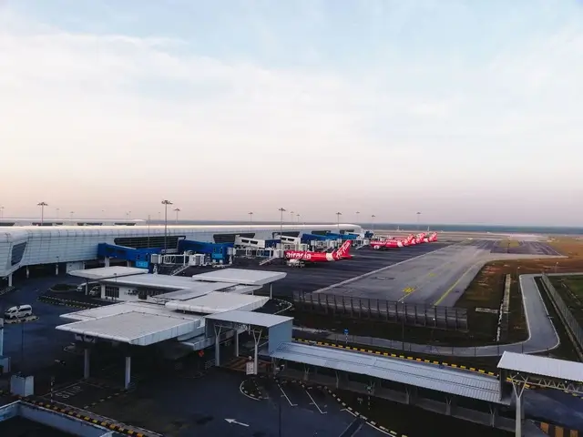 transit Kuala Lumpur vs Jakarta